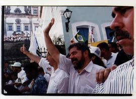 Caminhada da campanha Lula presidente nas comemorações do Dia 2 de Julho nas eleições de 1994 (Salvador-BA, 2 jul. 1994). / Crédito: Hélcio Nagamine/Folha Imagem.