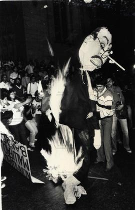 Manifestação dos funcionários públicos de São Paulo contra o governador Paulo Maluf (São Paulo-SP, 15 abr. 1982). / Crédito: Eduardo Simões