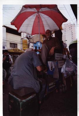 Caminhada da dandidatura “Genoino Governador” (PT) pelo bairro de Pinheiros nas eleições de 2002 ([São Paulo-SP], 2002) / Crédito: Cesar Hideiti Ogata