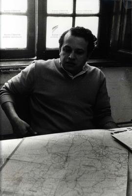 Retrato de Ariovaldo Umbelino de Oliveira, geógrafo da USP (São Paulo-SP,mai. 1987). / Crédito: Hugo R. Scotte.