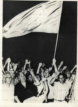 Manifestações em protesto contra a morte de cinco comunistas (Madri-Espanha, jan. 1977). / Crédito: Autoria desconhecida.