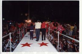 Comício das candidaturas “Lula Presidente” e “Genoino Governador” (PT) nas eleições de 2002 ([São...