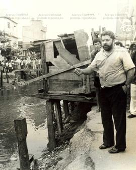Visita da candidatura &quot;Lula Presidente&quot; (PT) à favela do Jacarezinho nas eleições de 1989 (Rio de Janeiro-RJ, 08 out. 1989). / Crédito: João Roberto Ripper