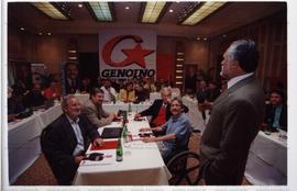 Reunião da candidatura &quot;Genoino Governador&quot; (PT) com lideranças do PT nas eleições de 2002 (São Paulo-SP?], 2002) / Crédito: Autoria desconhecida