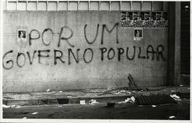 Pichação “por um governo popular” (São Paulo-SP, [1978?]).  / Crédito: Ennio Brauns Filho.