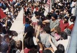 Atividade da campanha “Lula Presidente” nas eleições de 1989 (Local desconhecido, 1989). / Crédito: Autoria desconhecida.