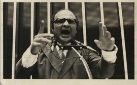 Retrato do Deputado Federal Jerônimo Santana (MDB) no plenário da Câmara dos Deputados (Brasília-DF, [1978?]). / Crédito: Nelson Penteado.