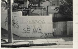Pichações (Brasil, 1979/Data desconhecida).  / Crédito: Autoria desconhecida.