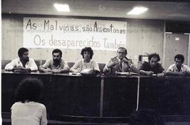 Ato contra a Guerra nas Malvinas e a ditadura na Argentina ([São Paulo-SP?], 1981). Crédito: Vera Jursys
