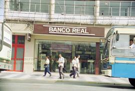 Agência do Banco Real (Osasco-SP, 10 mai. 1996). Crédito: Vera Jursys
