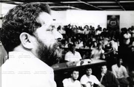 Luiz Inácio Lula da Silva  em debate com parlamentares (Jaboticabal-CE, data desconhecida). / Cré...