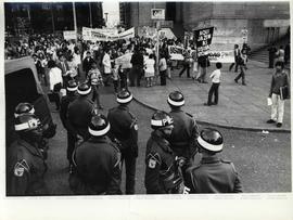 Passeata na regi&atilde;o da pra&ccedil;a da S&eacute; contra usinas nucleares e lembran&ccedil;a dos 35 anos da bomba de Hir...