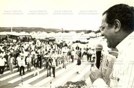 Comício em porta de fábrica promovido pela candidatura &#039;Lula Presidente” (PT) nas eleições de 1989 (São José dos Campos-SP, 04 out. 1989). / Crédito: Marco Aurélio Monteiro