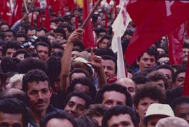 Comício da candidatura “Lula Presidente” (PT) na Praça da Sé, nas eleições de 1989 (São Paulo-SP, 1989). Crédito: Vera Jursys