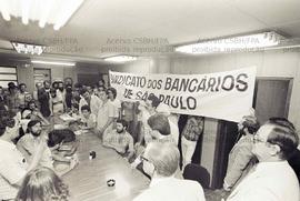 Reintegração da Diretoria do Sindicato dos Empregados em Estabelecimentos Bancários do Estado de São Paulo (São Paulo-SP, 1984). Crédito: Vera Jursys