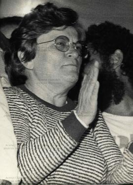 Retrato de Luiza Erundina (PT) em evento não identificado [nas eleições de 1989?] ([São Paulo, 1989?]). / Crédito: Autoria desconhecida/Estúdio Oitenta e Seis.