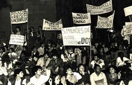 Manifestação dos servidores públicos de São Paulo (São Paulo-SP, 17 jun. 1983). / Crédito: Lau Polinesio.