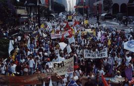 Passeata estudantil pela CPI da Corrupção (São Paulo-SP, [1997-1999?]). / Crédito: Autoria desconhecida