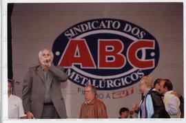 Atividade das candidaturas “Lula Presidente” e “Genoino Governador” no Sindicado dos Metalúrgicos do ABC nas eleições de 2002 (São Bernardo do Campo-SP, 2002) / Crédito: Cesar Hideiti Ogata