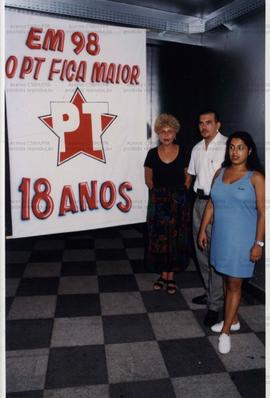 Comemoração PT 18 Anos, provavelmente no Diretório Nacional ([São Paulo?], 1998) / Crédito: Roberto Parizotti