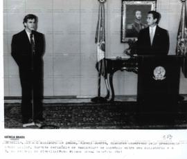 Cerimônia de assinatura de convênio do Ministério da Saúde (Brasília, [1990-1991?]) / Crédito: Wi...