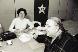 Reunião do PT com artistas [nas eleições de 1994?] (Local desconhecido, [1994?]). Crédito: Vera J...
