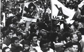 Comício da campanha Lula presidente na praça da Sé nas eleições de 1989 (São Paulo-SP, 17 set. 19...