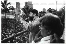 Comício da campanha Luiza Erundina prefeita na praça da Sé (São Paulo-SP, [1988]). / Crédito: Anselmo Picardi.