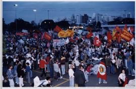 Manifestação dos bancários contra a privatização do Banespa (São Paulo-SP, [20 nov. 2000]). / Cré...