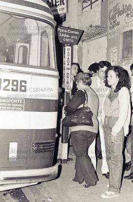 Evento não identificado [Caminhada da candidatura “Suplicy Prefeito” pela cidade nas eleições de 1985?] (São Paulo-SP, 1985). Crédito: Vera Jursys
