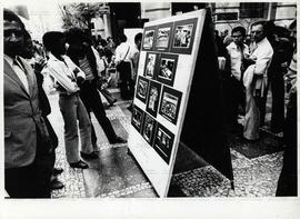 Exposição de fotos das greves em atividades de rua da campanha salarial (São Paulo-SP, 1980). / C...