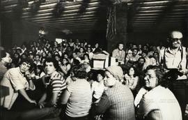 Assembleia dos funcionários do Hospital São Paulo em greve (São Paulo-SP, nov. 1981). / Crédito: Vera Lúcia.