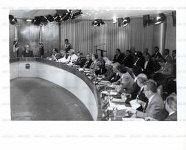 Reunião de Itamar Franco com ministros, técnicos do governo, empresários e sindicalistas no Palác...