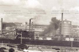 [Complexo industrial em Volta Redona?] ([Volta Redonda-RJ?], 1989). Crédito: Vera Jursys