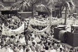 Ato unificado (CUT e CGT) do 1º de Maio, Dia do Trabalhador, realizado na Praça da Sé (São Paulo-SP, 01 mai. 1986). Crédito: Vera Jursys