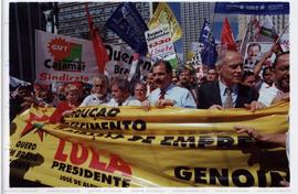 Passeata da candidatura &quot;Lula Presidente&quot; (PT) pelo centro da cidade nas eleições de 2002 (São Paulo-SP, 2002) / Crédito: Autoria desconhecida
