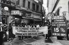 Manisfetação dos bancários pela Campanha Salarial de 1982 (São Paulo-SP, 30 jul. 1982). / Crédito: Nair Benedicto/Agência F4