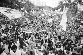 Comício de encerramento da campanha “Suplicy prefeito” (PT), realizado na Praça da Sé nas eleiçõe...