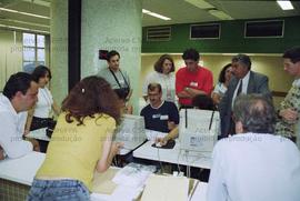 Apuração de voto nas eleições dos bancários para a Cabesp (São Paulo-SP, [1999?]). Crédito: Vera Jursys