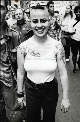 Passeata Gay, realizada na 5ª Avenida (Nova Iorque-EUA, jun. 1985). / Crédito: Zeca P. Guimarães.