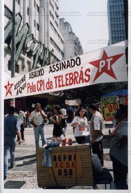 Abaixo-assinado pela “CPI da Telebrás” (São Paulo-SP, 11 ago. 1999). / Crédito: Roberto Parizotti