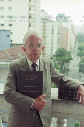 Retratos de Renato de Barros Serra Dória, economista do Banespa (Local desconhecido, 1997). Crédi...