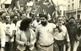 Caminhada e comício da candidatura “Lula Presidente” (PT) nas eleições de 1989 (Santos-SP, 14 jul...