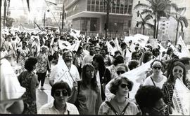 Manifestação dos professores em frente a Câmara Municipal ([São Paulo-SP], Data desconhecida).  / Crédito: Autoria desconhecida.