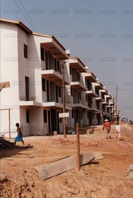 Mutirão habitacional promovido pela prefeitura na gestão de Luiza Erundina (São Paulo-SP, 1992). / Crédito: Robson Martins.