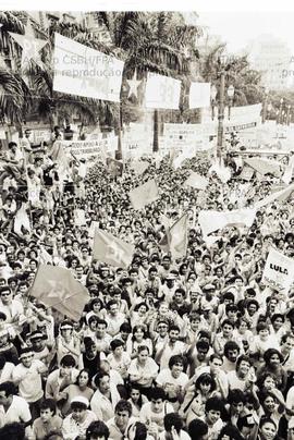 Comício com candidaturas do PT realizado na Praça da Sé nas eleições de 1986 (São Paulo-SP, 09 no...
