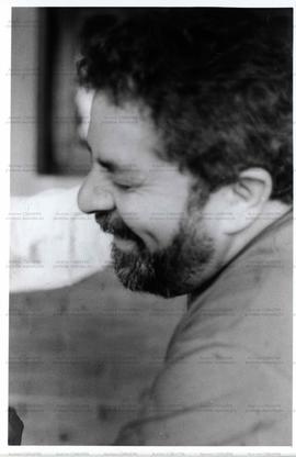 Retrato de Lula em evento não identificado (Local desconhecido, Data desconhecida). / Crédito: Autoria desconhecida.
