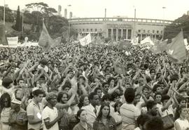 Primeiro grande comício pelas Diretas Já! São Paulo, 27 de novembro de 1983, praça Charles Miller