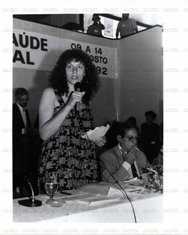 Retrato da deputada federal Jandira Feghali (PCdoB) em evento sobre Saúde (Local desconhecido, 14 ago. 1992). / Crédito: José Varella/Agência Estado.