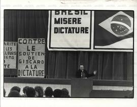 [Festa do Partido Comunista Francês (PCF) em apoio às lutas políticas dos trabalhadores latino-americanos (Paris-França, 9 e 10 set. 1978).] / Crédito: Ari Cândido Fernandes/Gamma.